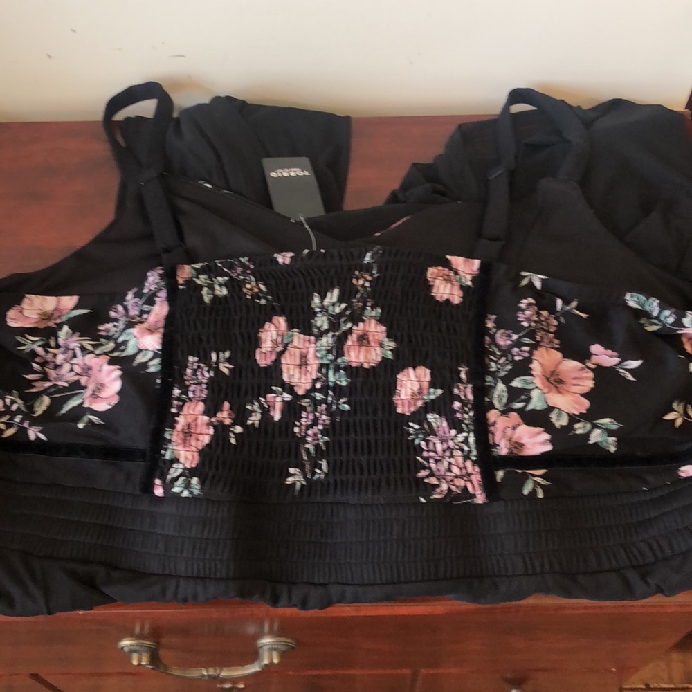 Torrid Women’s Size 4 Black and Floral Jumpsuit NWT - Picture 10 of 11